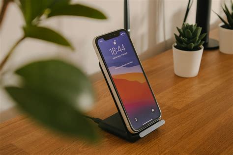 worried  iphone wireless charging   working  ways  fix  issue itech post