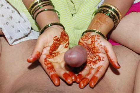 hot kamwali ne boss ko oil massage diya lund par indian sex pics