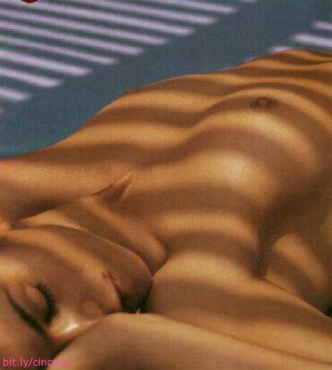 cindy crawford nude makes us really miss the 90s pics
