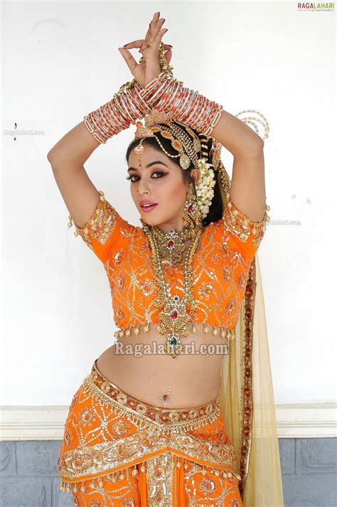 celebrities blogs actress poorna aka shamna kasim hot navel
