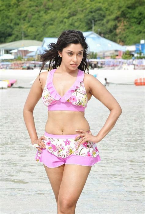 actress payal ghosh exposing hot cleavage deep navel milky