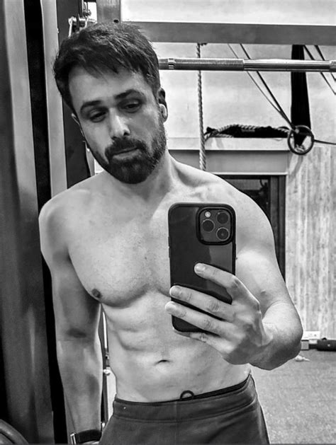 Shirtless Bollywood Men Emraan Hashmi At The Gym Sexy Topless Selfie
