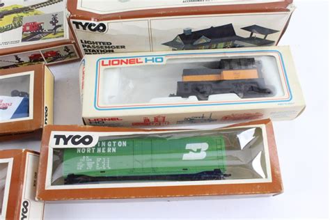 tyco vintage model train set accessories  pieces property room