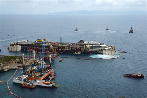 costa concordia  powerful    cruise ship disaster  recovery operation ibtimes uk