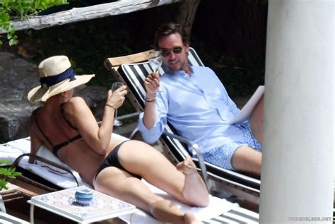 maria sharapova gets kiss her ass while sunbathing in bikini
