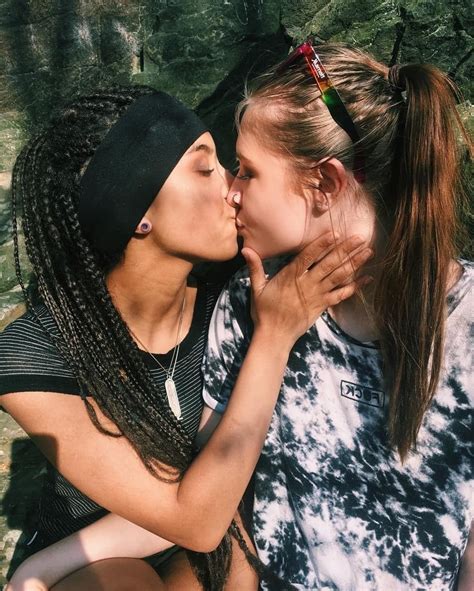 Lesbians Kissing Cute Lesbian Couples Lesbian Love Cute Relationship