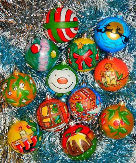 hand painted christmas baubles  behance