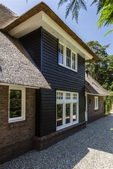 villa met uitbouw van douglas hout buitenkant huis huizen en huis ontwerpen