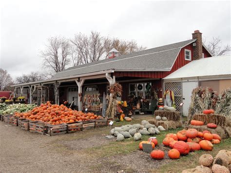 red barn farm market  closing permanently  woodstock independent