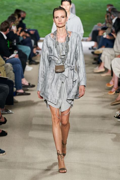 Giorgio Armani Spring 2022 Menswear Fashion Show In 2021 Fashion