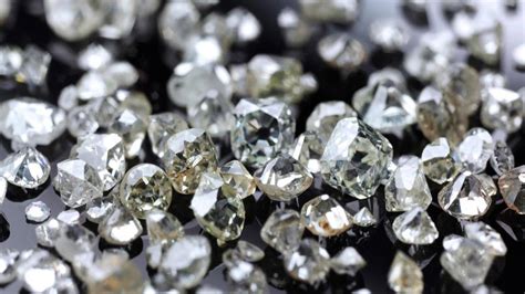 indian traders  outraging   sale  synthetic diamonds