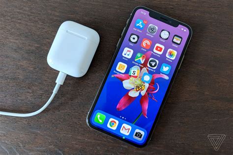 airpods case  wirelessly charge  iphone   genius  verge