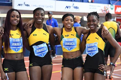 Jamaica S 4x200m Team From Left To Right Verone Chambers