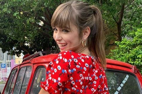 Porn Star Riley Reid Tells Fans To Play With Hot Girls