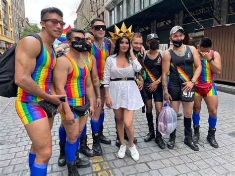 cdmx se pinta de arcoiris por marcha del orgullo gay la verdad