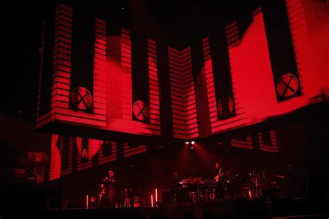 roger waters debuts     drill   stunning visuals scathing commentary