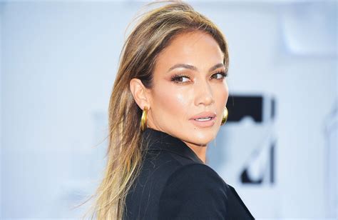 The Magical Highlighter Jennifer Lopez S Makeup Artist