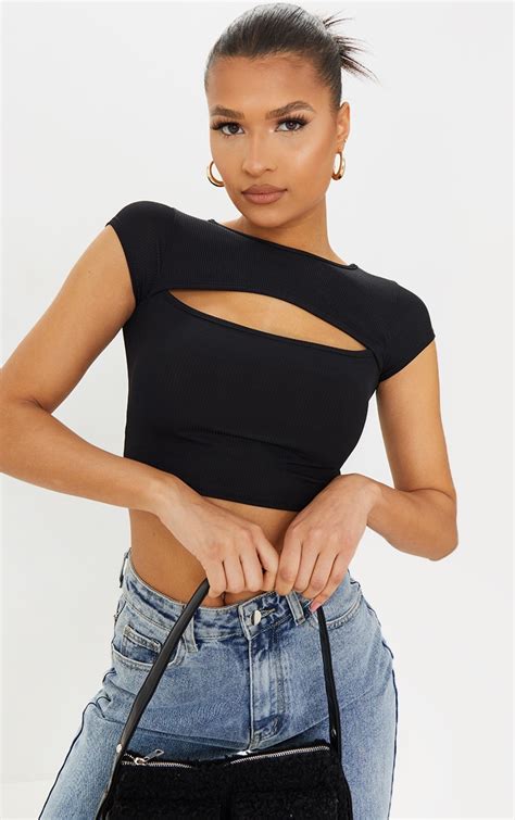 black rib cut  short sleeve crop top prettylittlething ire