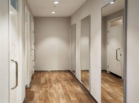 Here Is What Amazons High Tech Dressing Rooms Might Look Like