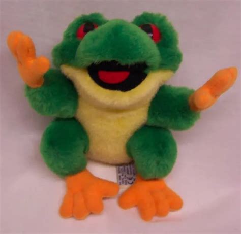 rainforest cafe toys bright green tree frog  plush stuffed animal