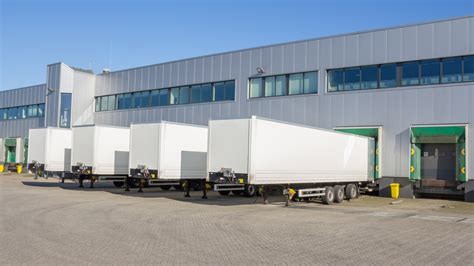 warehouse  distribution center explained