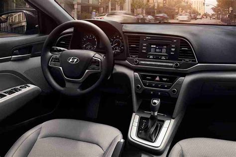 hyundai elantra sedan configurations review