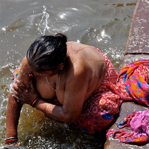 zulu girls bathing at river datawav