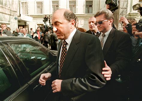 Russian Tycoon Berezovsky Found Dead Authorities In England Say The