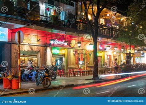 Barras Vietnamitas De La Calle En Ho Chi Minh City Enero De 2019 Foto