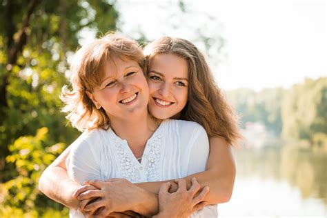 Sexfilmpjes Over Moeder En Dochter Delen Pik Met Vandaag Een Trio Met