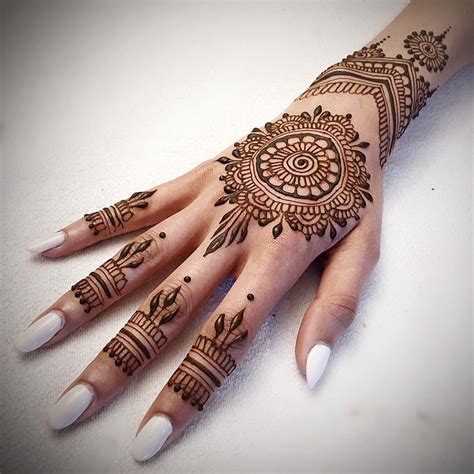 stunning  simple arabic mehndi designs  left hand