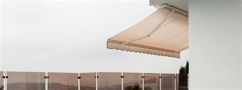 advantages offered  retractable awnings