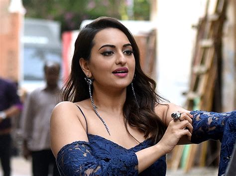 sonakshi sinha responds to cheating allegations by an event organiser simplyamina