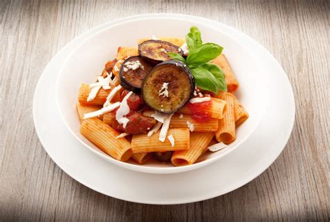 Maccheroni alla norma: la ricetta per preparare i