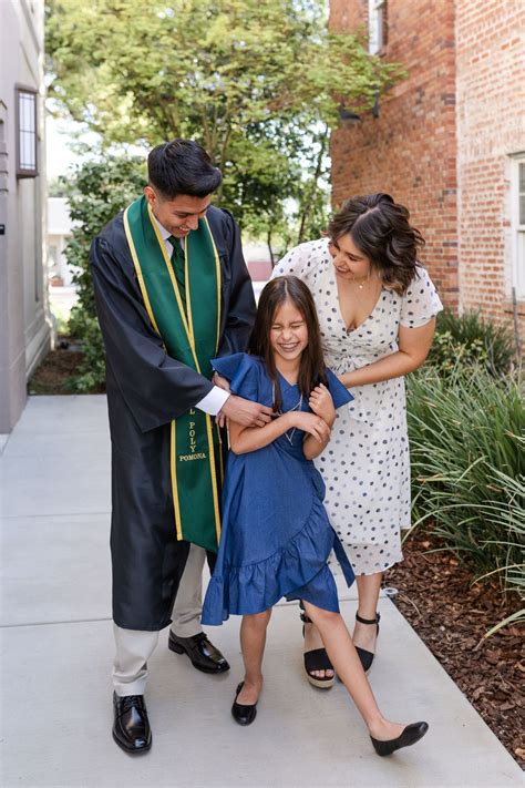 cal poly pomona college graduation  family portrait session amy flammang photography
