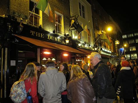dublin pub open today  tourists  ireland