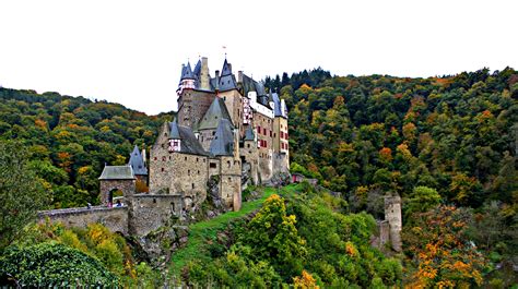 burg eltz castle  fighting couple