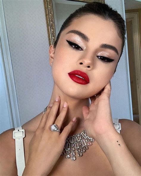 Pin By 𓆗 On Selena Gomez Selena Gomez Makeup Celebrity Makeup Looks