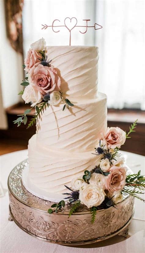 the most beautiful wedding cakes that will have wedding guests attention