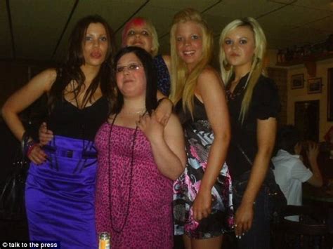woman sheds 6st in a year after being the biggest of four siblings daily mail online