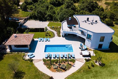 airbnbs  special luxe villa van je dromen  kroatie fhm