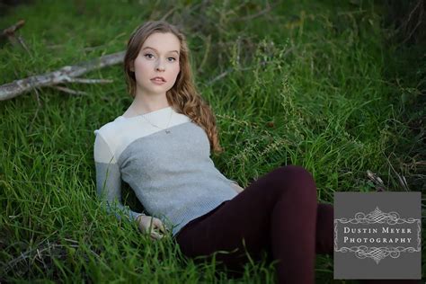 12 posing tips for your senior portraits photography session