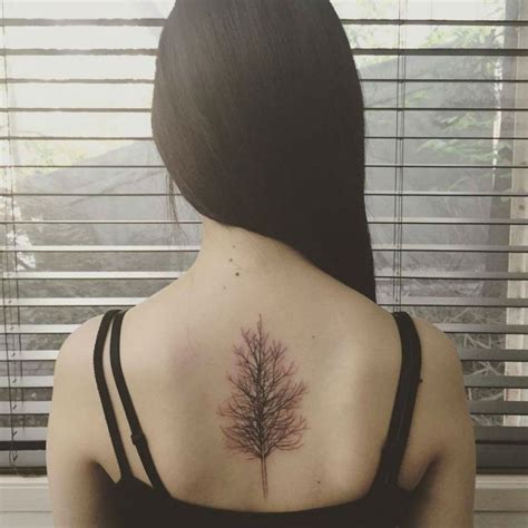 23 Awesome Upper Back Tattoos For Women