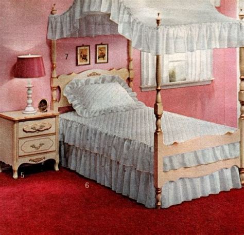 beautiful vintage canopy beds    click americana