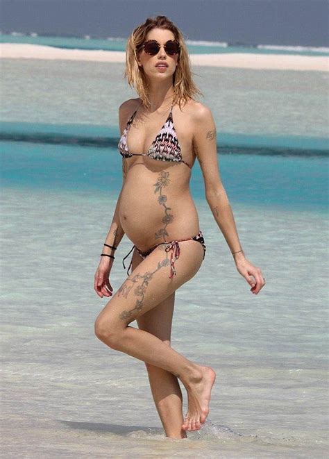 peaches geldof shows off her pregnancy body in a bikini