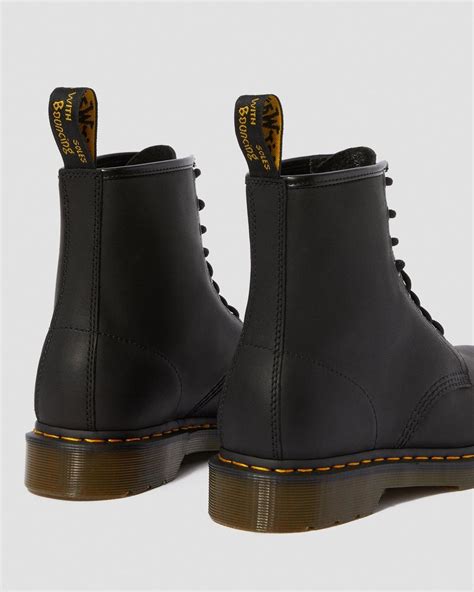 dr martens  greasy black dames boots