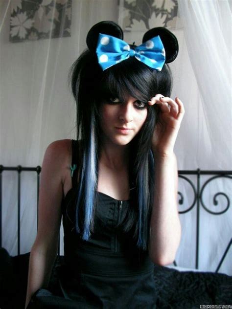 Pin By Samantha Stealsyourskittles On Emos ♥ Emo Hair Cute Emo Girls