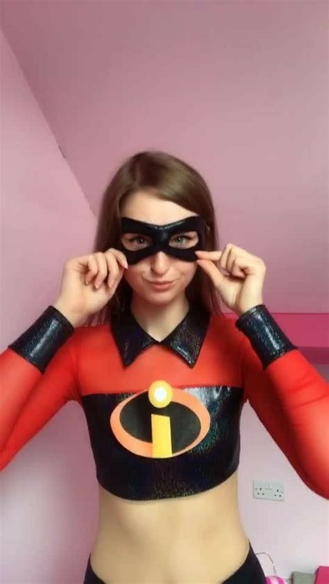 The Incredibles Cosplay The Girls In 2020 Disney