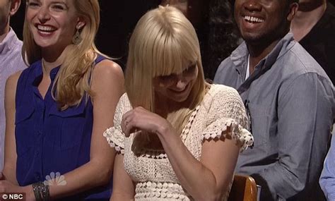 Chris Pratt Sings On Saturday Night Live As Wife Anna Faris Shows Her
