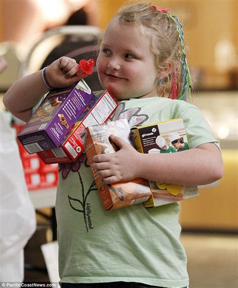 honey boo boo pitches in to flog girl scout cookies with her local